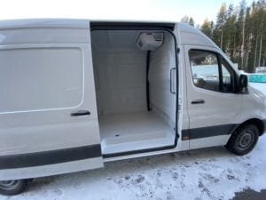 denso-kylmälaite-sprinter-pakettiautossa